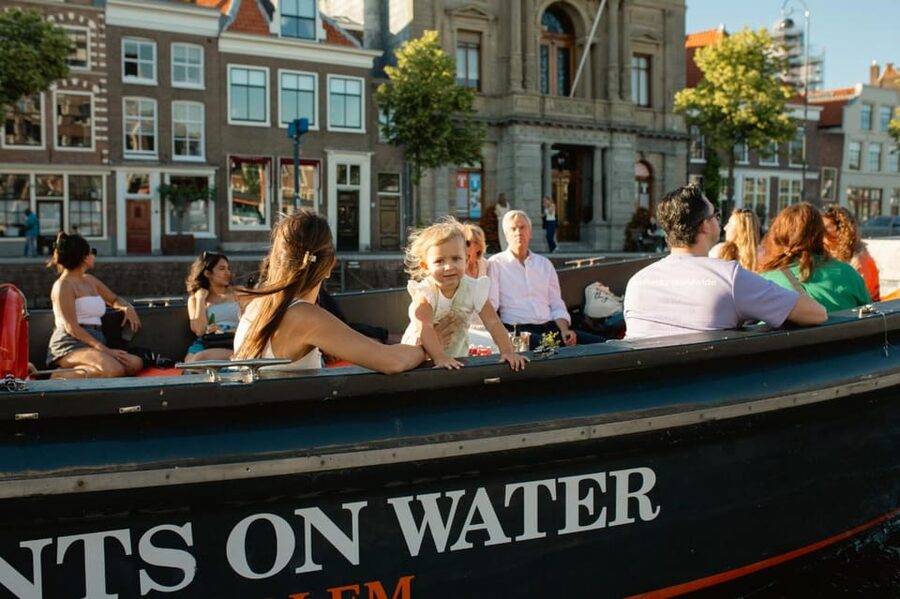 Haarlem: Sightseeing Boat Tour with Snacks and Drinks - Kenaupark and a quieter stretch