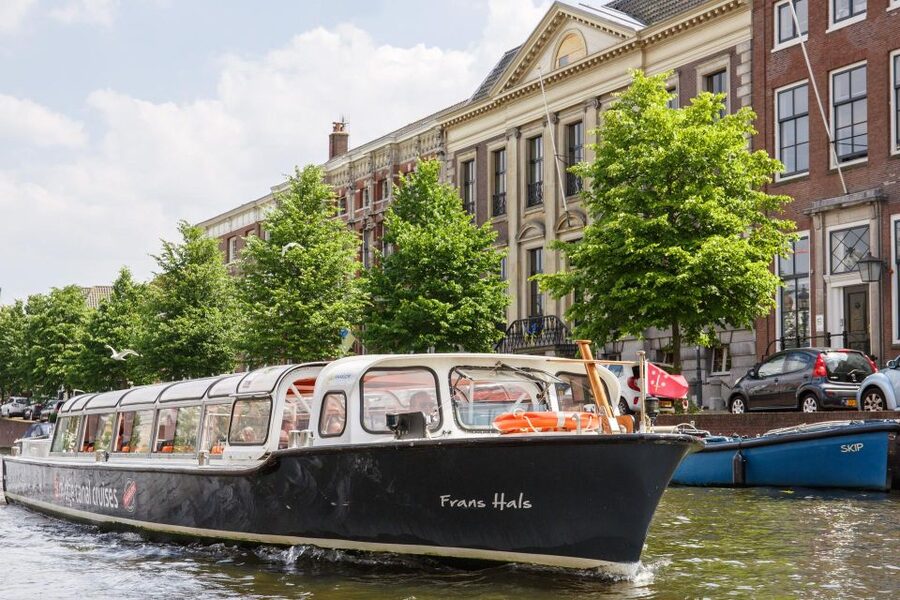 Haarlem: Sightseeing Canal Cruise through the City Center - Key points to know before boarding
