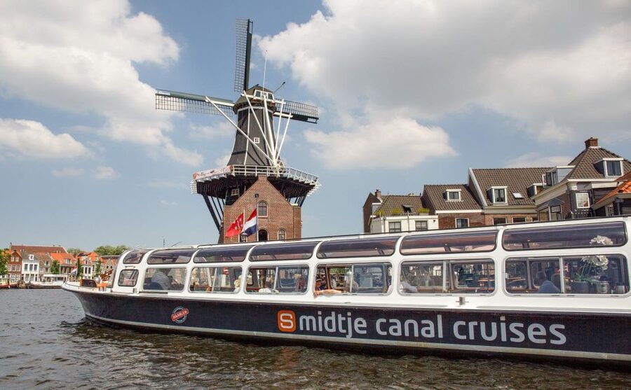 Haarlem: Sightseeing Canal Cruise through the City Center - Is the 50-minute ride good for families?