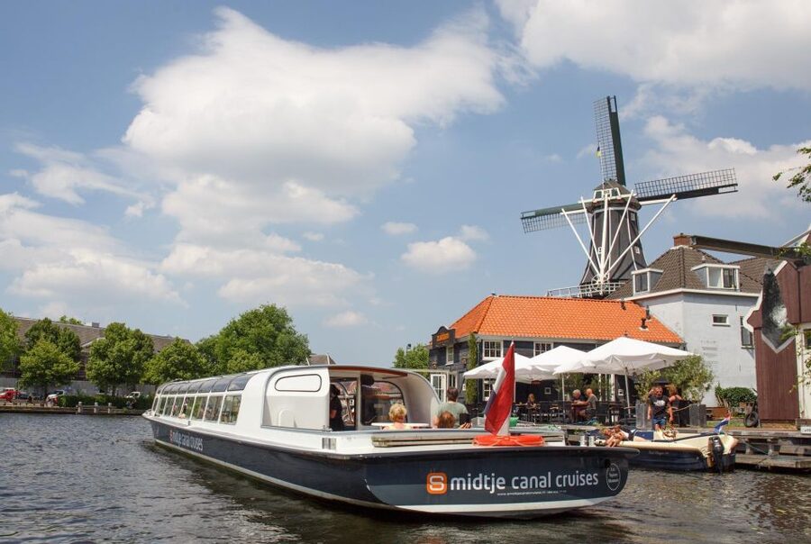 Haarlem: Sightseeing Canal Cruise through the City Center - Nieuwe Gracht and the quieter inner canals