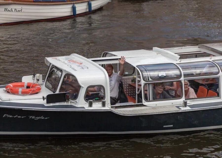 Haarlem: Sightseeing Canal Cruise through the City Center - Live guiding, audio options, and sound concerns
