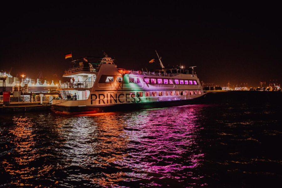 Hamburg: 1.5-Hour Evening Lights Harbour Cruise on a Ship - Why Hamburg Harbor is worth seeing after dark