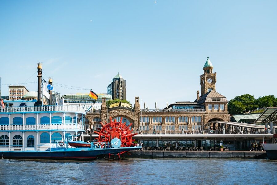 Hamburg: 1.5-Hour Harbor and Speicherstadt Day Cruise - Speicherstadt: the route depends on water levels