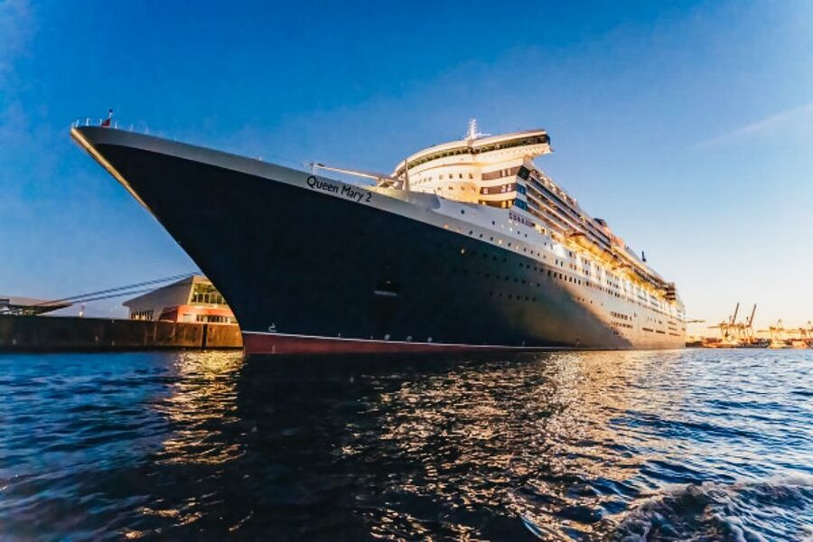 Hamburg: 1.5h Grand Harbor Evening Lights Cruise - Elbe beach and the fish market