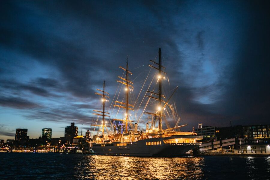 Hamburg: 1-Hour Evening Harbor Lights Cruise - Is $30 a fair price?
