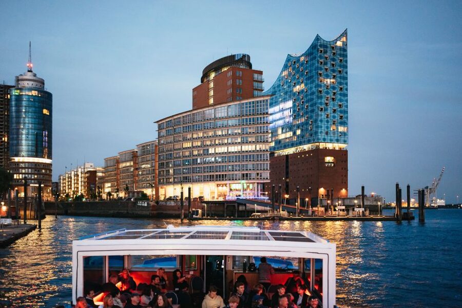 Hamburg: 1-Hour Evening Harbor Lights Cruise - Speicherstadt, Zollkanal, and the Wasserschloss