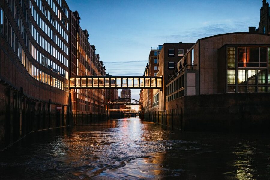 Hamburg: 1-Hour Evening Harbor Lights Cruise - HafenCity and the Elbphilharmonie