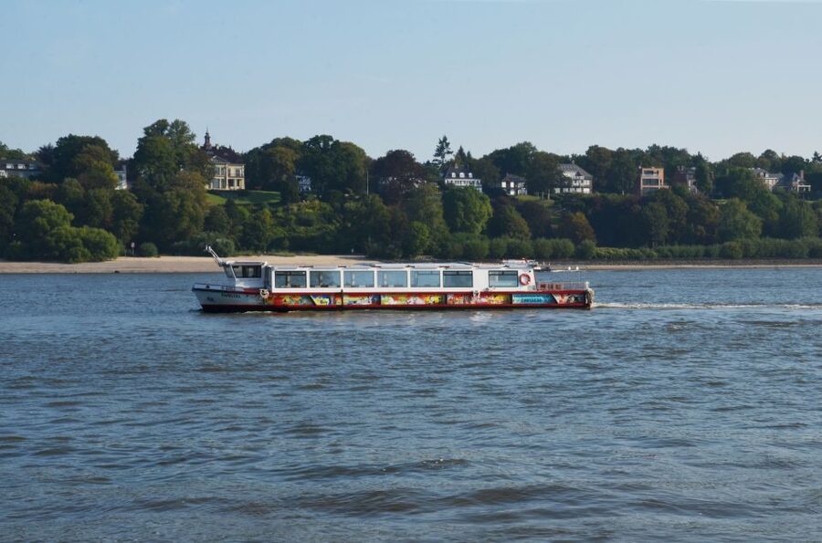 Hamburg: 1-Hour Harbor Cruise - Starting at St. Pauli Landungsbrücken