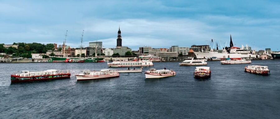 Hamburg: 1-Hour Harbor Cruise - Bridges, locks, and the port’s moving parts