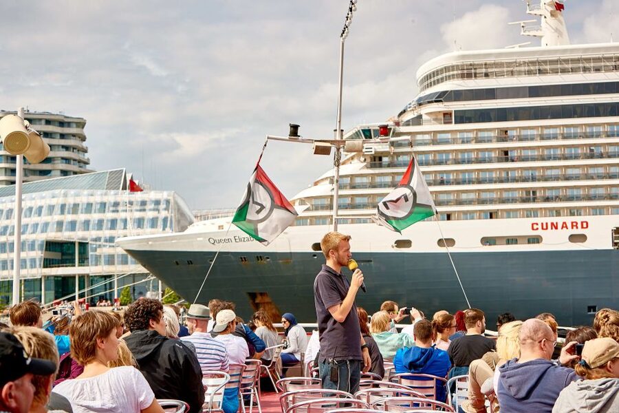 Hamburg: 1-Hour Harbor Cruise - What the German narration and English app are really like