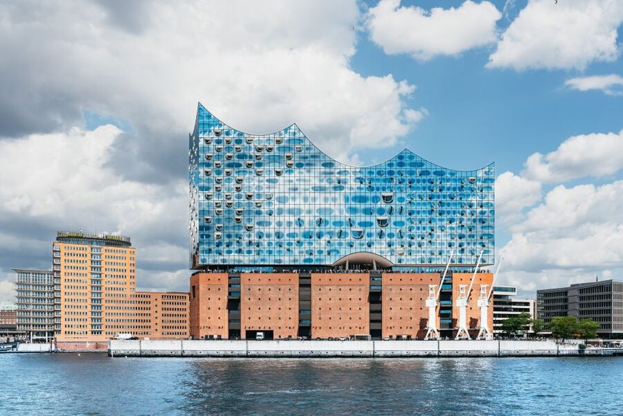 Hamburg: 1-Hour Harbor Sightseeing Cruise with HafenCity - Comfort, food and the best place to sit
