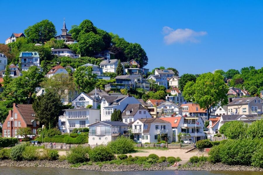 Hamburg: 2-Hour Sightseeing Cruise to Blankenese - Hamburg’s harbor is the real sightseeing show