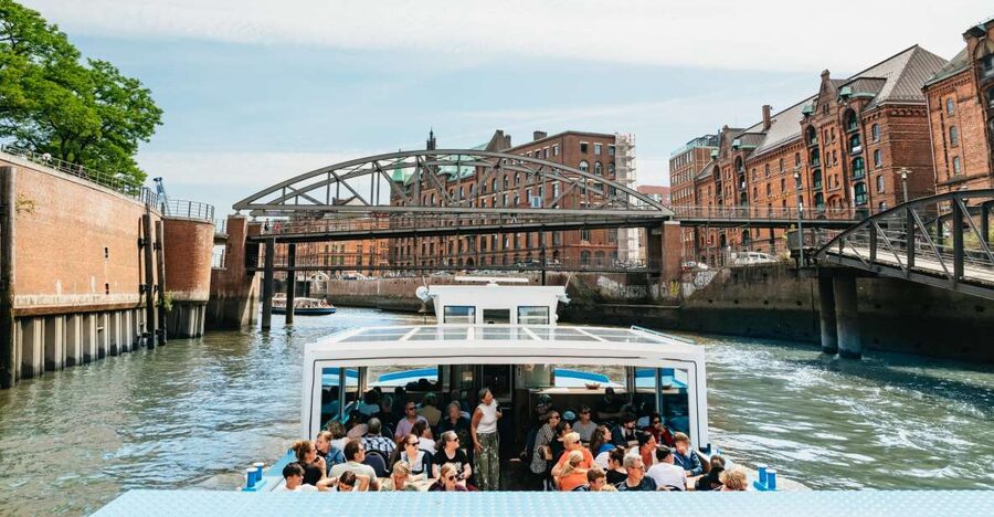 Hamburg: 2-Hour XXL Port of Hamburg Cruise Tour - Fish Market, the Elbe Tunnel, and St. Pauli