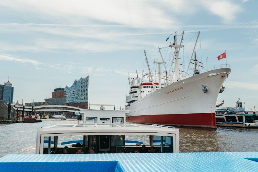 Hamburg: 2-Hour XXL Port of Hamburg Cruise Tour - Comfort, weather, and the best seat