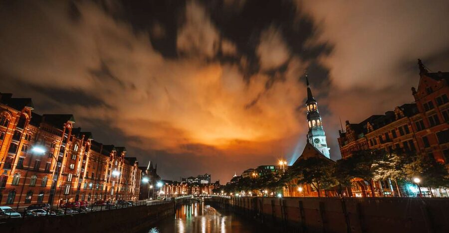 Hamburg: 90-Minute Evening Lights Harbor Cruise - Speicherstadt, if the tide allows
