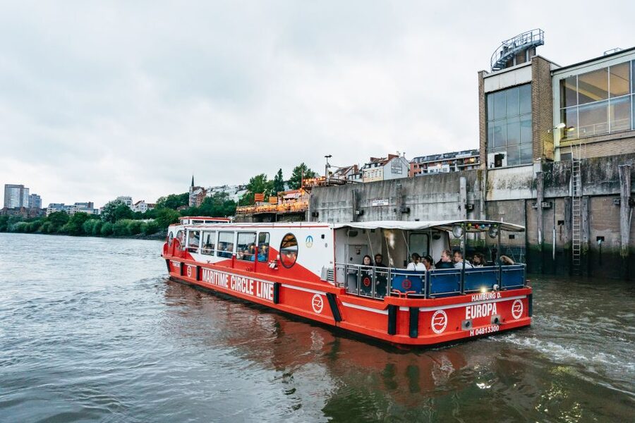 Hamburg: 90-Minute Evening Lights Harbor Cruise - A captain-led tour with a local tone