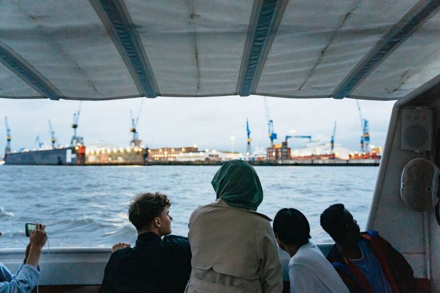 Hamburg: 90-Minute Evening Lights Harbor Cruise - What the evening atmosphere is really like