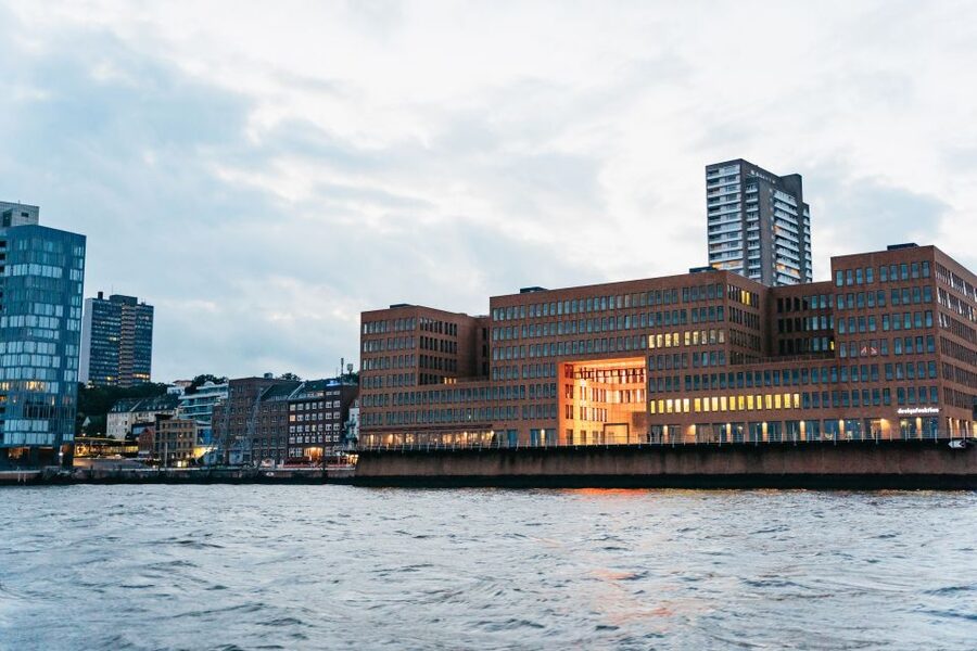 Hamburg: 90-Minute Evening Lights Harbor Cruise - Is $27 a fair price?