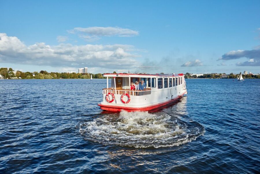 Hamburg: City Cruise on Alster Lake - Hamburg’s lake at a glance