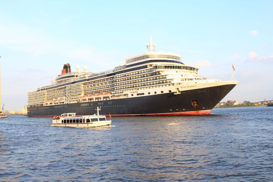 Hamburg: Harbor Cruise - What the German Commentary Adds