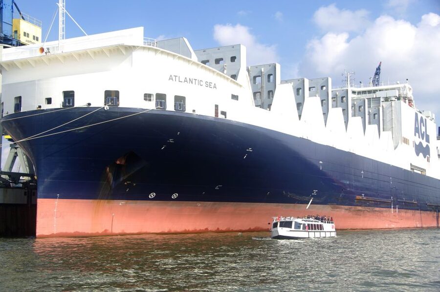 Hamburg: Harbor Cruise - The $22 Price and the One-Hour Schedule