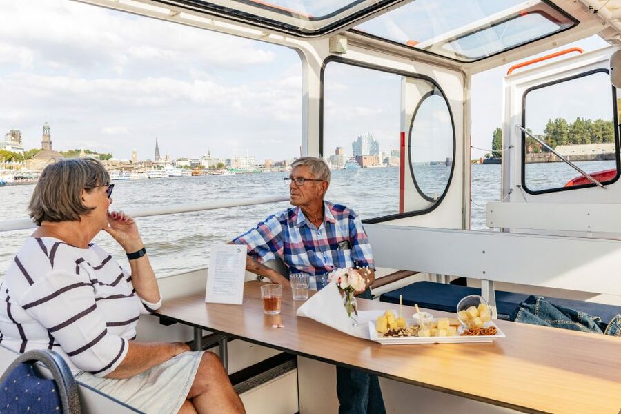 Hamburg: Harbor Cruise with Wine and Cheese - Why this cruise works so well at sunset