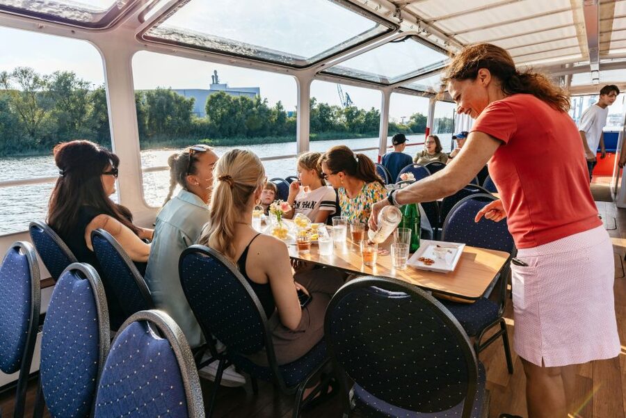 Hamburg: Harbor Cruise with Wine and Cheese - Finding the departure point near Fischbrötchenbude 10