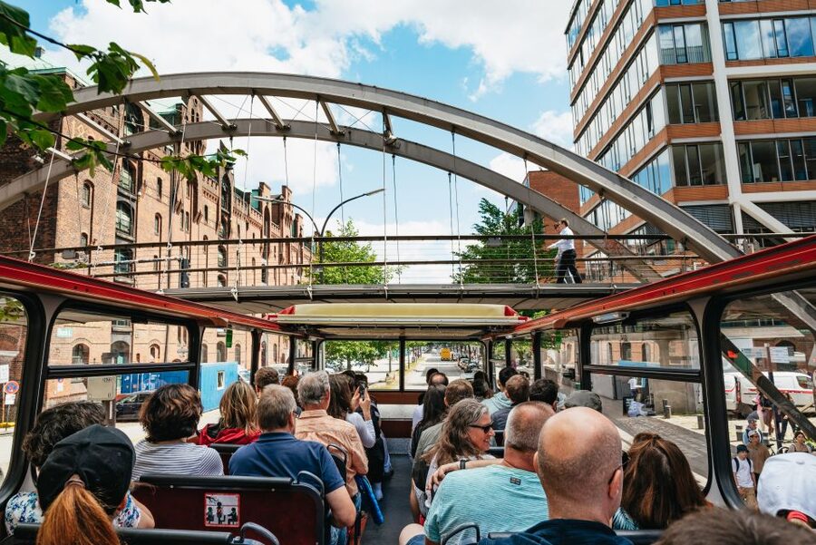 Hamburg: Hop-On Hop-Off Bus with Harbor Cruise - Commentary and language: plan for the water