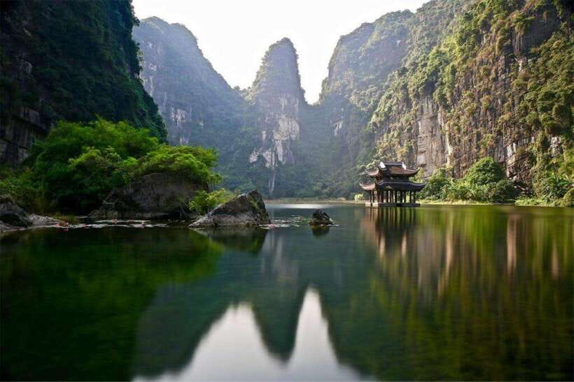 Hanoi: 3-Day Ninh Binh Trip and Ha Long Bay 5-Star Cruise - Day 1: Hoa Lu, Trang An, and the Hang Mua climb