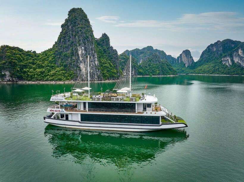Hanoi: Ha Long Bay Day Trip - Luxury Cruise & Buffet Lunch - Limousine pickup from Hanoi’s Old Quarter