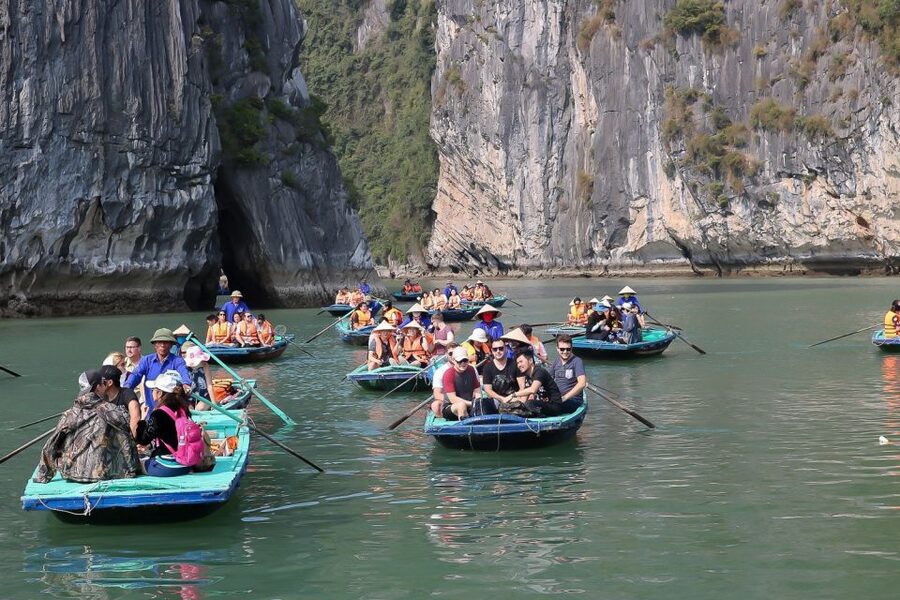 Hanoi: Islands & Caves Ha Long Cruise with Lunch & Kayaking - Weather, crowds, and the best expectations