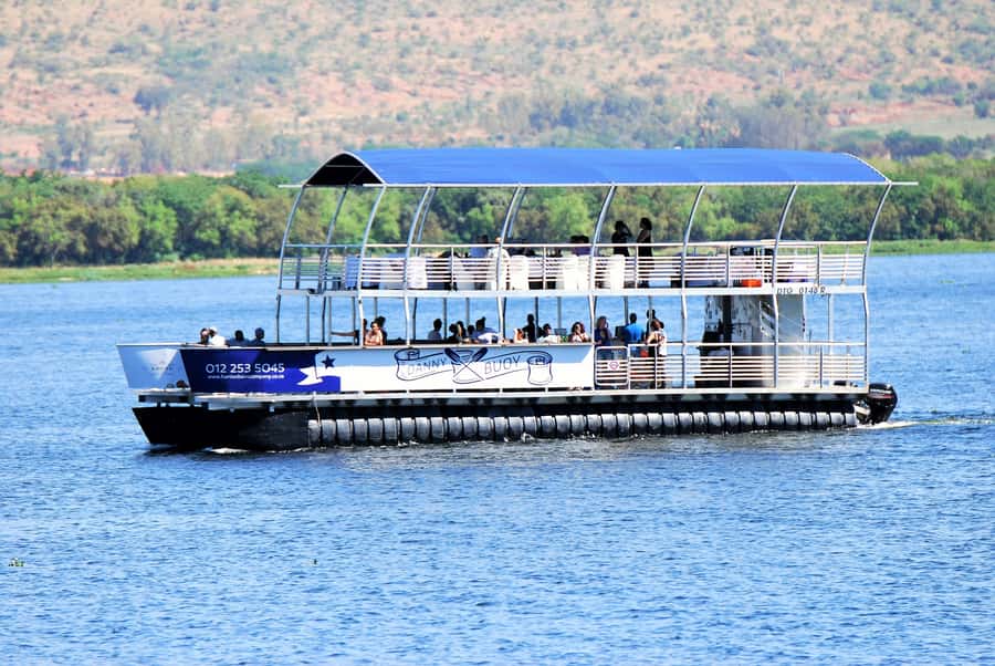 Hartbeespoort: 2-Hour Dam Cruise with South African Food - Music, service, and the atmosphere on board