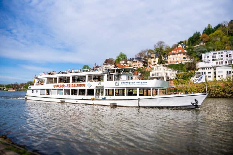 Heidelberg: Neckar River Sightseeing Boat Tour with Drink - The first 15 minutes: Heidelberg from the water