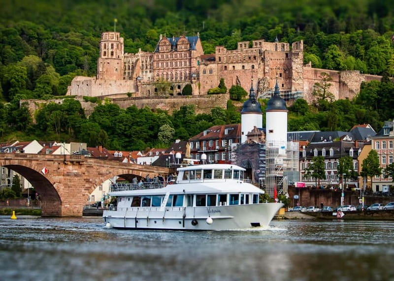 Heidelberg: Neckar River Sightseeing Boat Tour with Drink - The return journey and Heidelberg’s town hall