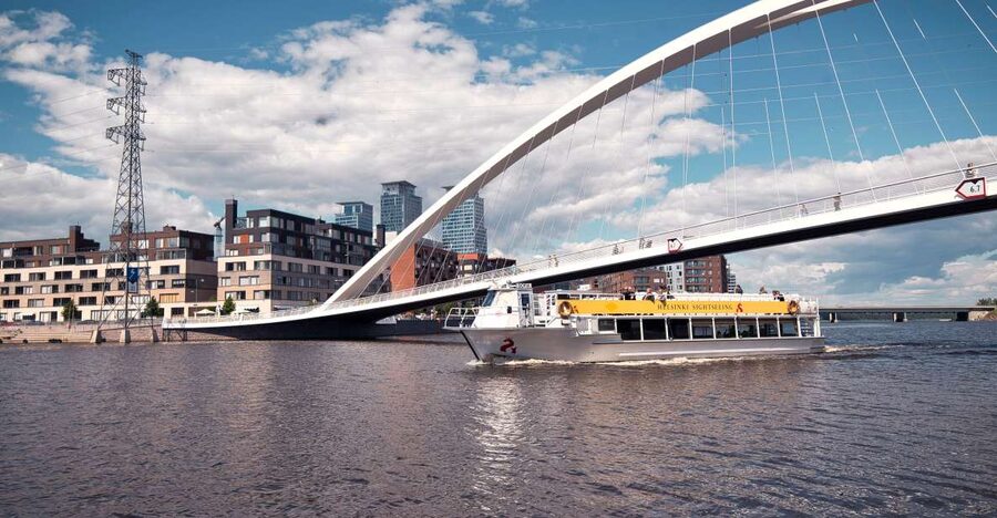 Helsinki: City Highlights 1.5-Hour Archipelago Cruise - Starting at Market Square and finding the boat
