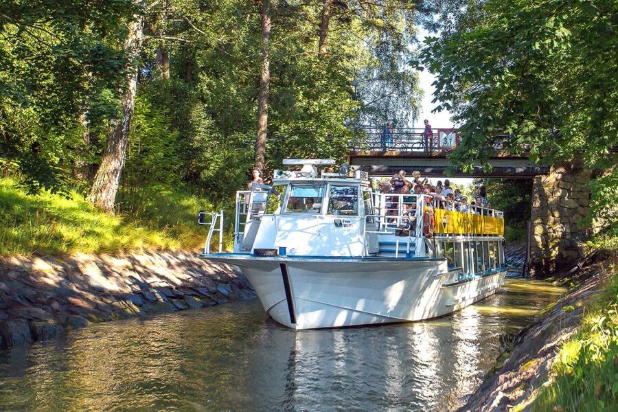 Helsinki: Sightseeing Canal Cruise with Audio Commentary - Commentary, seating, and onboard comfort