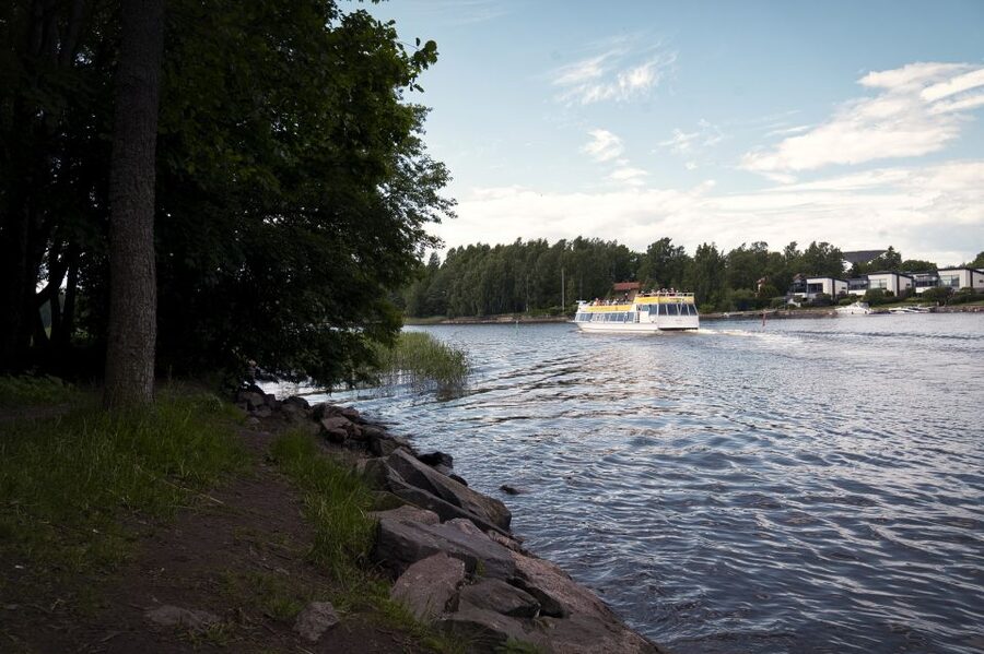 Helsinki: Sightseeing Canal Cruise with Audio Commentary - Picking the best place to sit