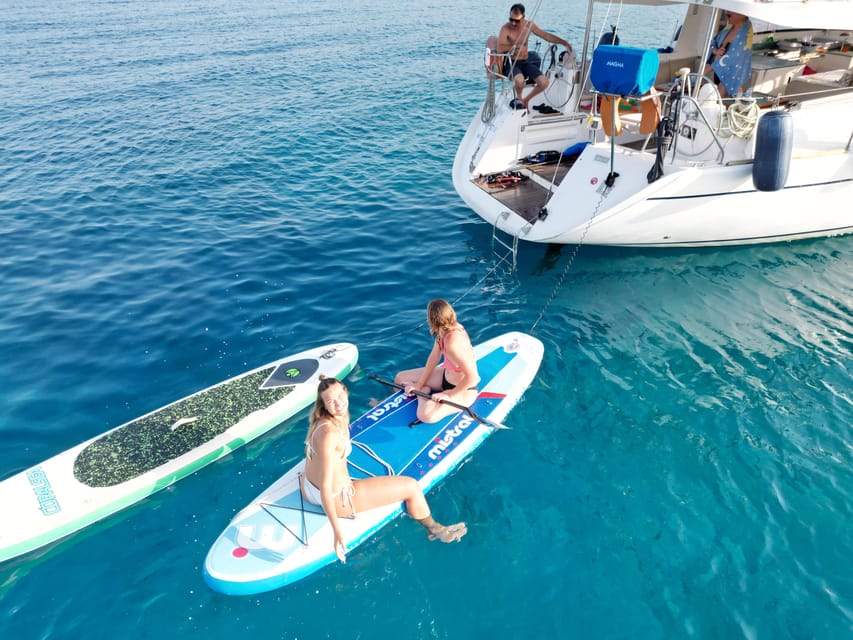 Heraklion: Sailing Cruise to Dia Island with Drinks and Meal - Dia Island, rocky shores and clear water