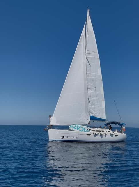Heraklion: Sailing Trip to Dia Island with Lunch & Swimming - Lunch with Pasta, Salad, and Local Drinks