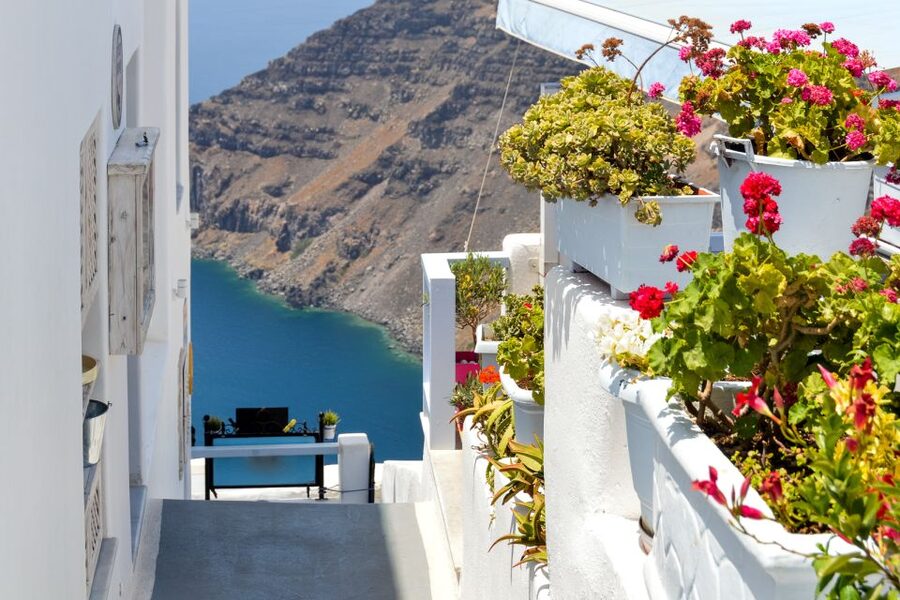Heraklion: Santorini Day Trip with Boat Transfer & Oia Visit - Oia: the postcard stop