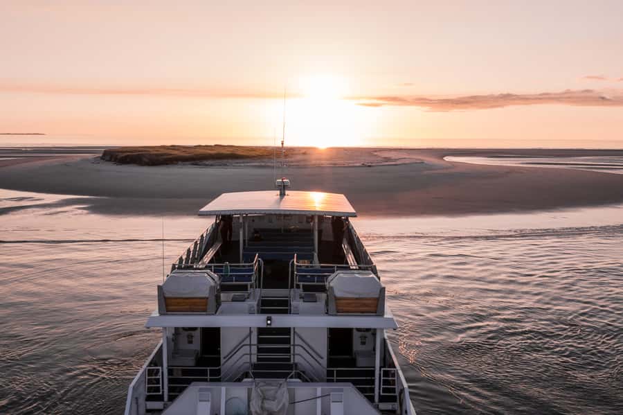 Hervey Bay: Sunset Cruise to Great Sandy Marine Park - Who will enjoy this evening cruise