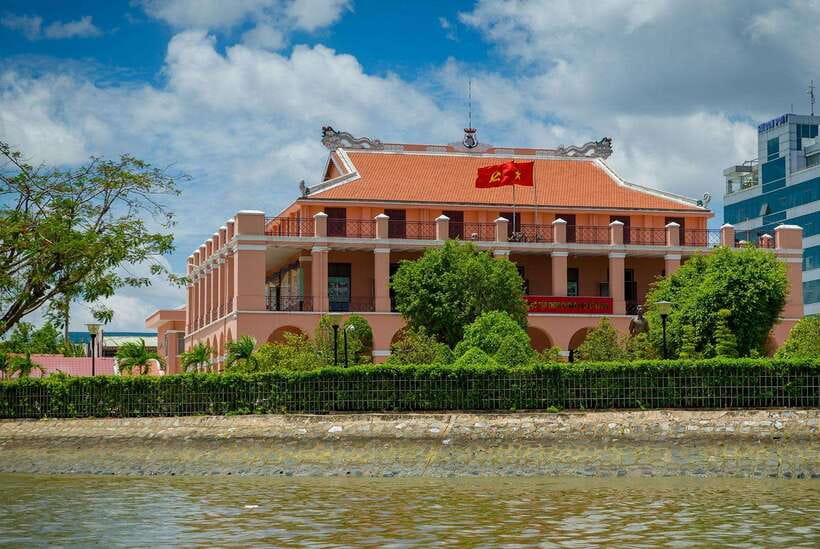 Ho Chi Minh City: Saigon River Boutique Cruise - Ba Son Bridge and Landmark 81