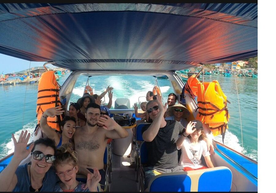 Hoi An/Da Nang: Snorkelling & Island-Hopping Speedboat Tour - Second stop at Tai Island: hard coral and more fish