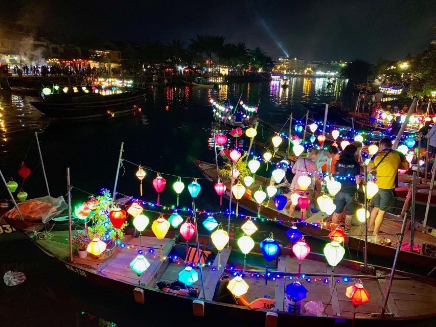 Hoi An: Evening Food Tour with 7 Tastings and Boat Trip - Seven dishes, but not seven tiny bites