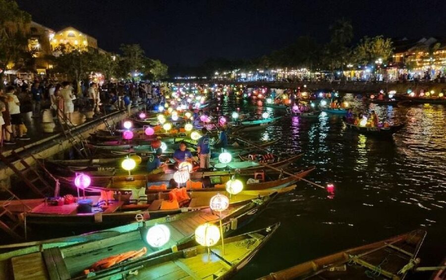 Hoi An : Hoai River Boat Trip by Night and Floating Lantern - Practical tips for a smoother ride