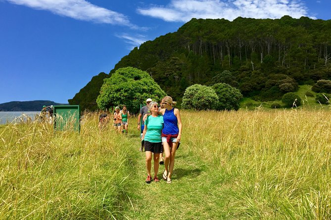 Hole in the Rock Cruise & Island Tour - with two island stopovers - The second island stop changes with the day