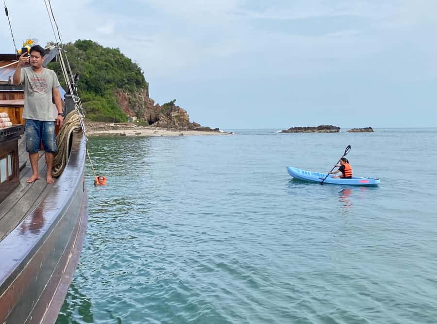 Hua Hin: Full-Day Trip to Sam Roi Yot by Sail Boat - Dolphins Bay: swim, paddle, or take the plank