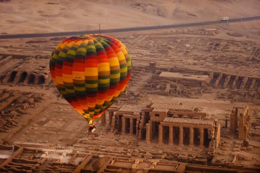 Hurghada: 2-Day Luxor Tour with Hotel, Balloon, & Boat Ride - The long morning road from Hurghada