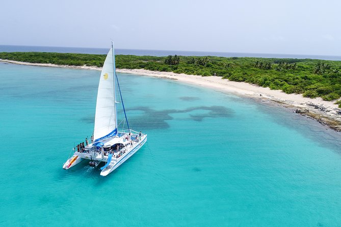 Icacos Island Catamaran Day Sail from Fajardo - The crew sets the tone