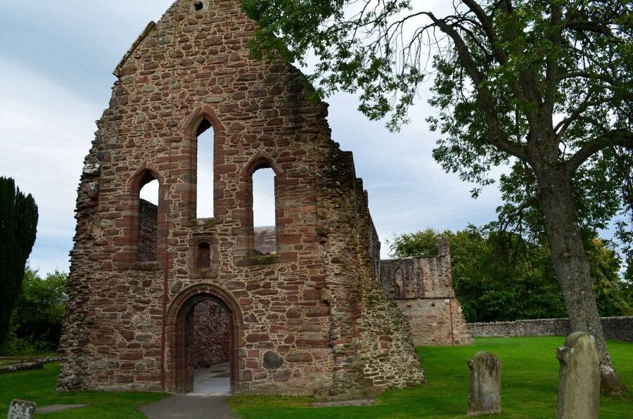 Inverness: Loch Ness Cruise, Castle, and Outlander Tour - Beauly Priory and a useful lunch break